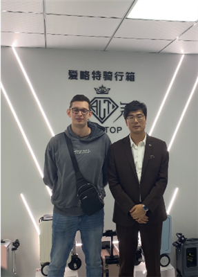 La società ALIOTOP riceve calorosamente-un cliente cooperativo russo a lungo termine per approfon...