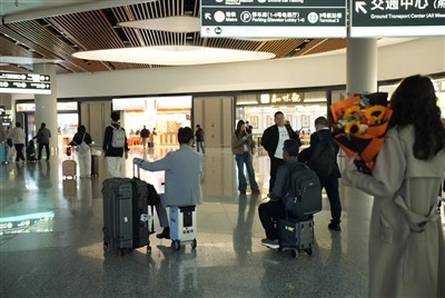 Aggiorna la tua esperienza di viaggio potenziata dalla tecnologia: ALIOTOP Smart Riding Bag ridef...